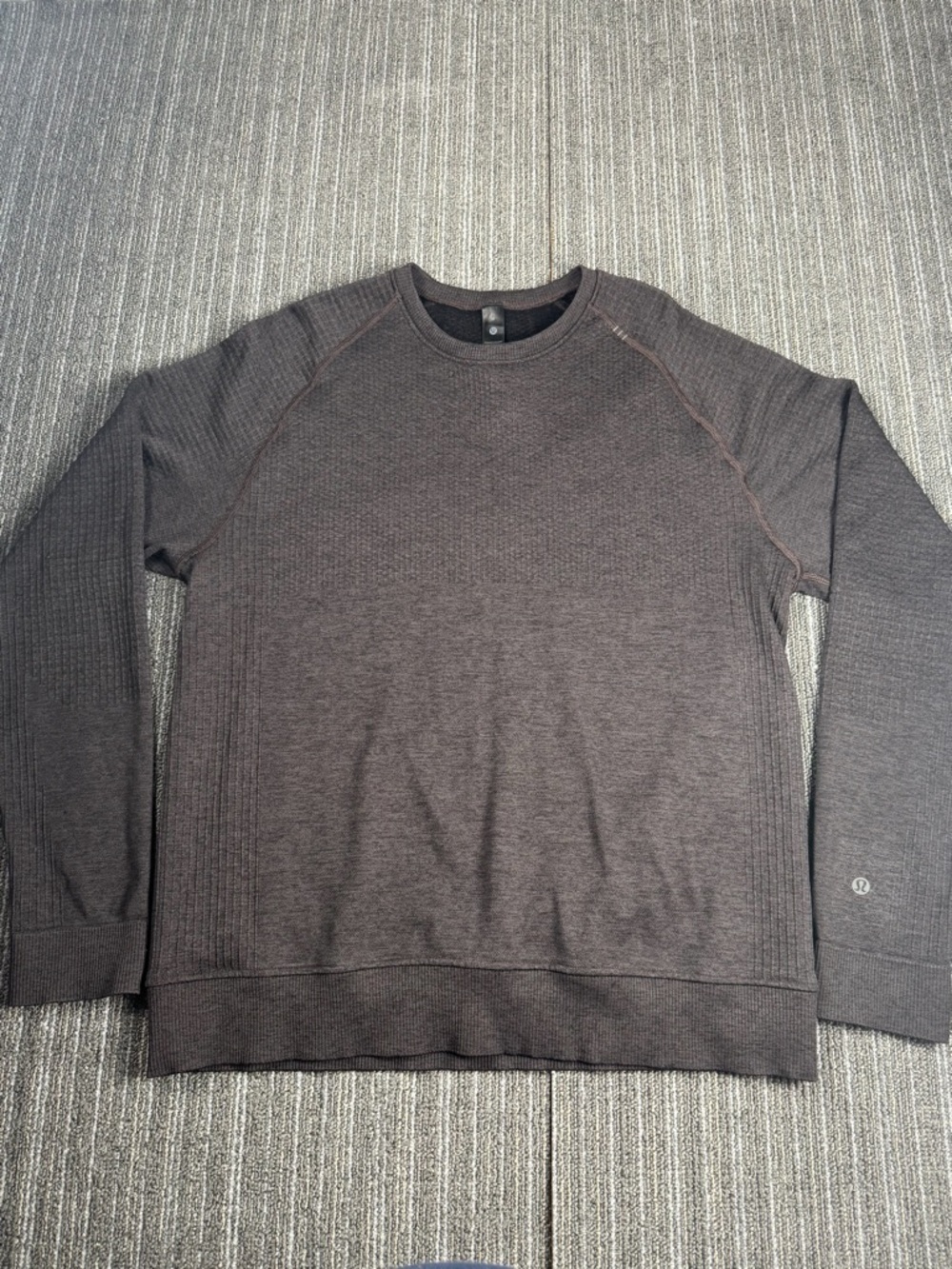 lululemon athletica Men's Engineered Warmth Crewneck pullover Gym- Charcoal